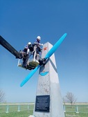 Памятник погибшим летчикам в селе Преградном (Ставропольский край). Фото Светланы Гончаровой.