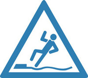 Знак " Не отвлекайтесь во время передвижения по скользким поверхностями в местах с малозаметными препятствиями"