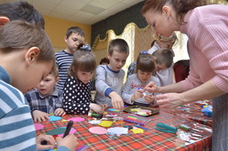 Творческий мастер-класс в детском доме. Фото Андрея Тыльчака