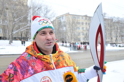 Участник эстафеты олимпийского огня "Сочи 2014" Юрий Берлизев