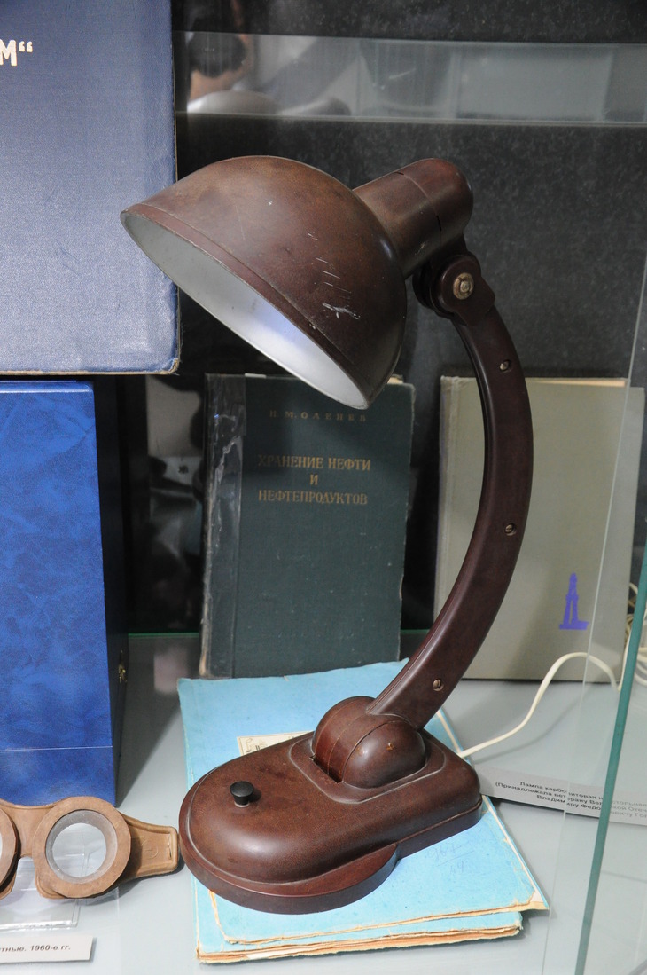 Настольная карболитовая лампа — символ 60-х годов XX века