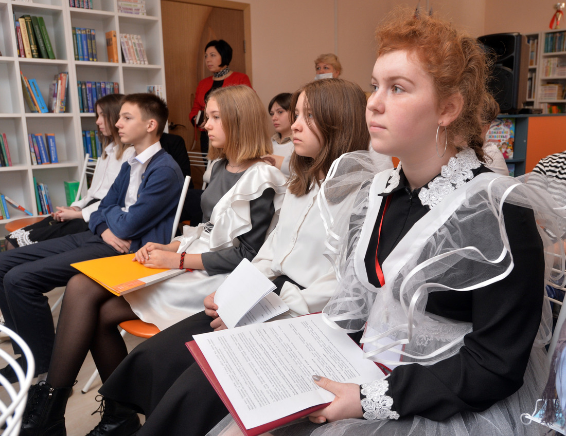 Ученики средней общеобразовательной школы № 8 села Тищенского Ставропольского края