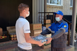 Газовики передают продуктовые наборы в детский дом поселка Солнечнодольска Ставропольского края