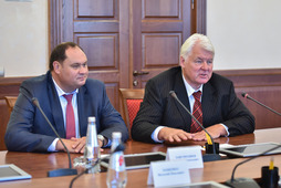 Алексей Завгороднев (слева) и Валерий Голубев (справа) на встрече в Правительстве Ставропольского края