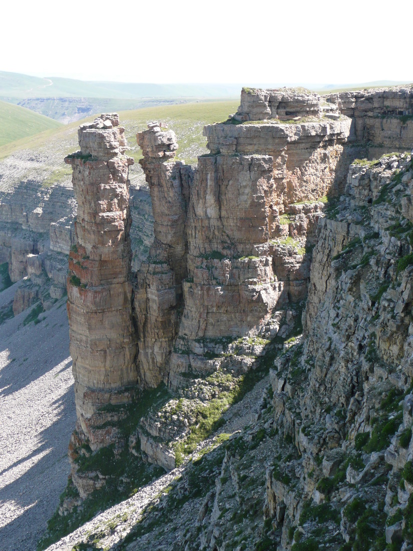 Скала Два Монаха, плато Бермамыт