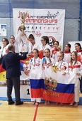 Награждение Алины Анашкиной (вторая слева в переднем ряду)