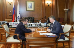 Алексей Миллер (слева) и Владимир Владимиров (справа) во время встречи