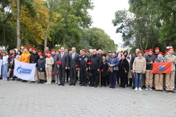 Участники и организаторы митинга в Братском саду города Астрахани. Фото Александра Даирова