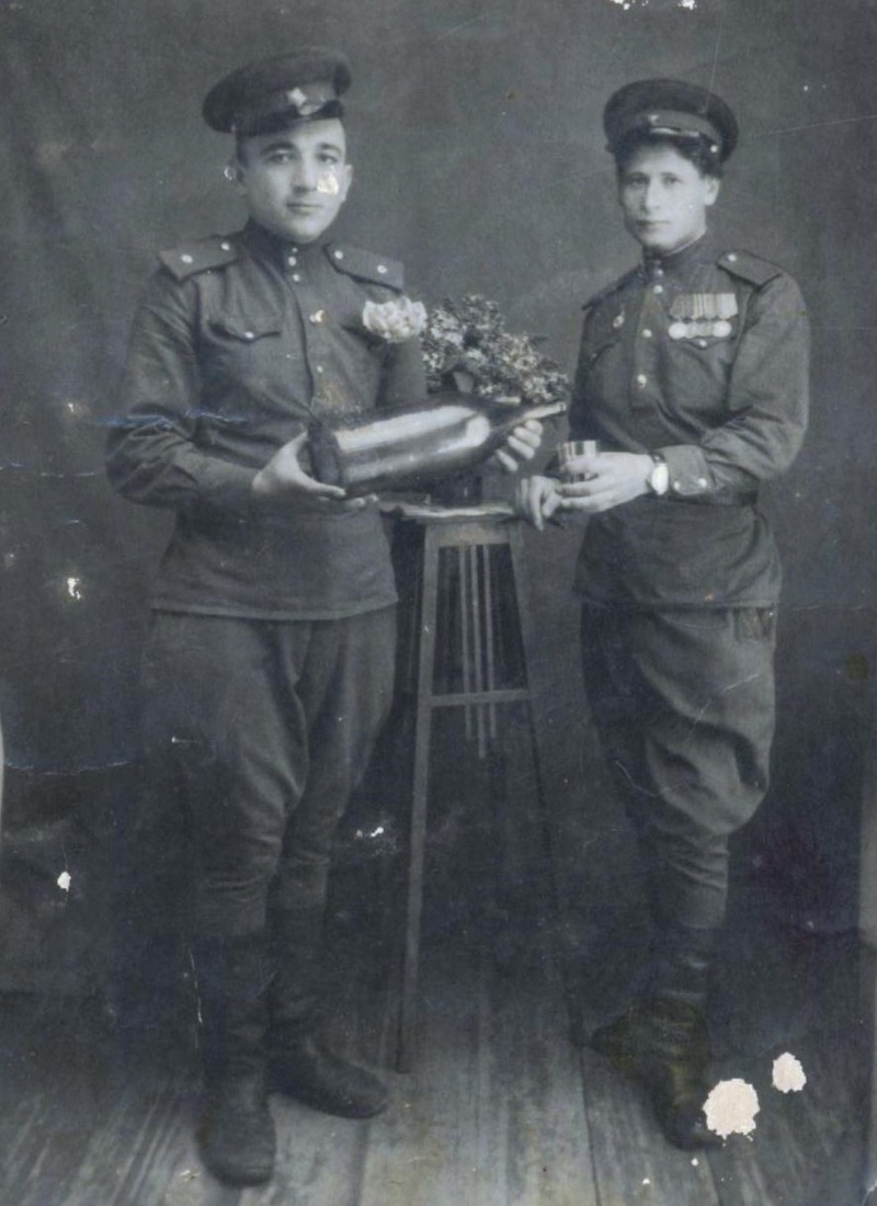 И.К. Карбовничий (справа)