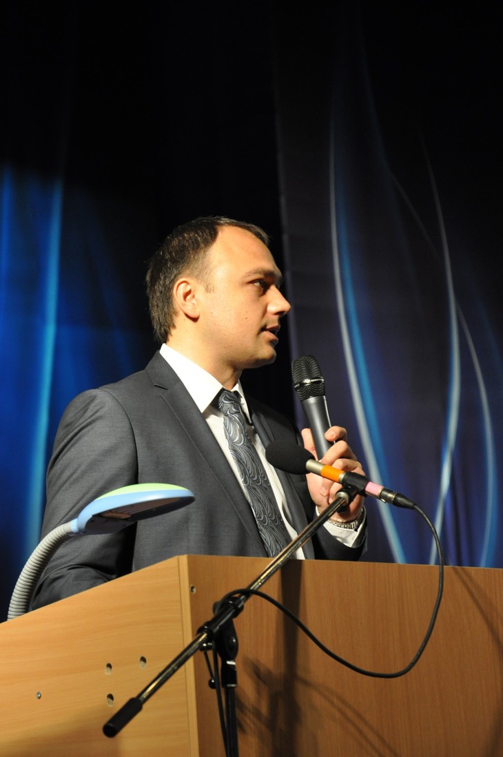Заместитель генерального директора по управлению персоналом Денис Стороженко открывает XI научно-практическую конференцию