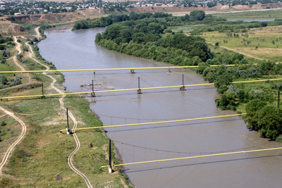 Воздушные переходы газопровода через реку Терек.