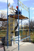Газовики ремонтируют монумент павшим героям в с. Старокучергановка Астраханской области