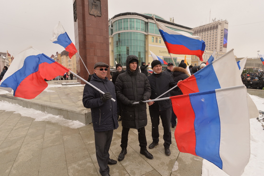 Представители ООО "Газпром трансгаз Ставрополь" на митинге в центре города Ставрополя. Фото Андрея Тыльчака