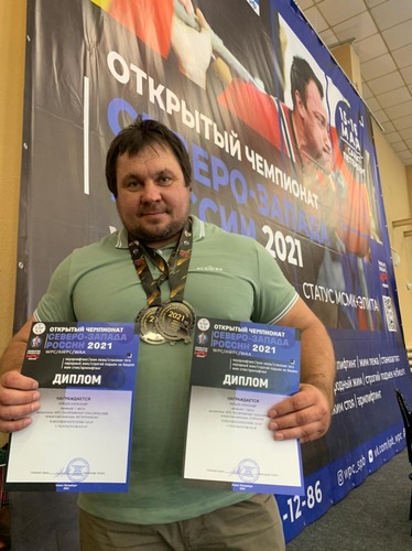 Двукратный победитель чемпионата России по пауэрлифтингу Александр Зайцев