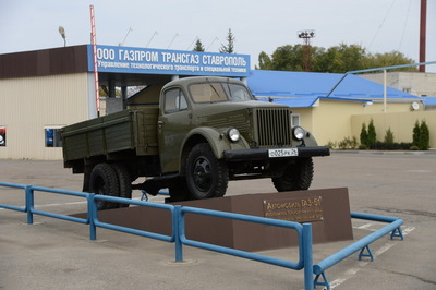 Памятник ветерану производства — автомобилю ГАЗ-51.