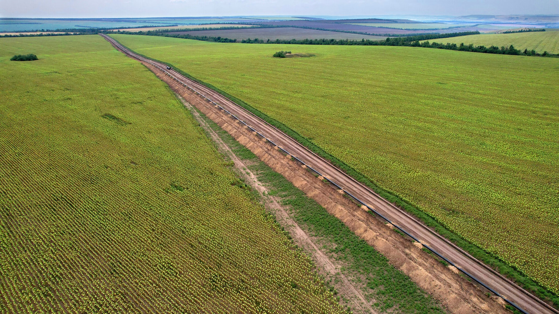 Бригадам предстоит заменить 11 километров газопровода. Фото Андрея Тыльчака.