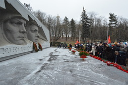 Цветы в память о героях Великой Отечественной войны