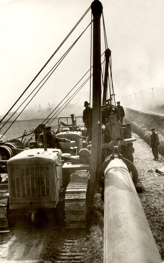 Первый магистральный газопровод. Газопровод Ставрополь-Москва 1955. Газопровод Ставрополь Москва. Ставрополь Москва магистральный газопровод. Магистральный газопровод Саратов – Горький – Череповец..