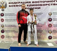 Тамирлан Макиев (справа) с тренером клуба Сергеем Умрихиным (слева)