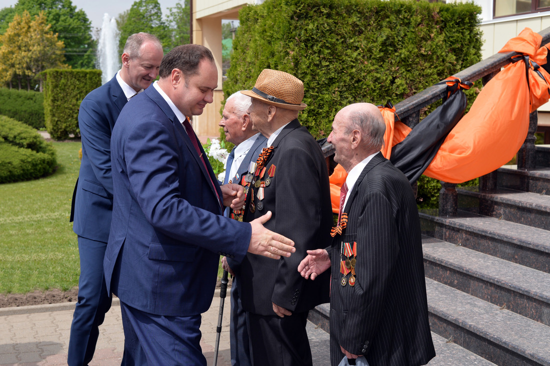 Алексей Завгороднев приветствует ветеранов Великой Отечественной войны
