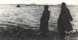 Писатель Константин Симонов (слева) и Д.Н. Еремин, полуостров Рыбачий, октябрь 1941 года. автор фото — Георгий Сучалкин