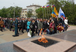 На мемориале "Вечный огонь" в г. Невинномысске