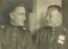 Николай Задорожный (справа) с товарищем, II Белорусский фронт, 1944 год