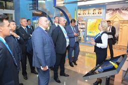 Руководители дочерних обществ и организаций ПАО "Газпром" осматривают выставочный зал ООО "Газпром трансгаз Ставрополь"