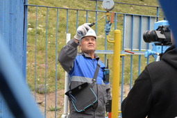 Юрий Туаев на съемочной площадке — трасе газопровода Дзуарикау — Цхинвал
