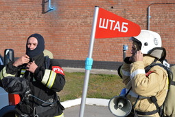 В штабе готовятся к началу тренировки.