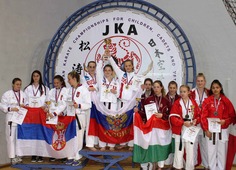 Российские девушки — лучшие в командном кумите среди спортсменок 16-17 лет