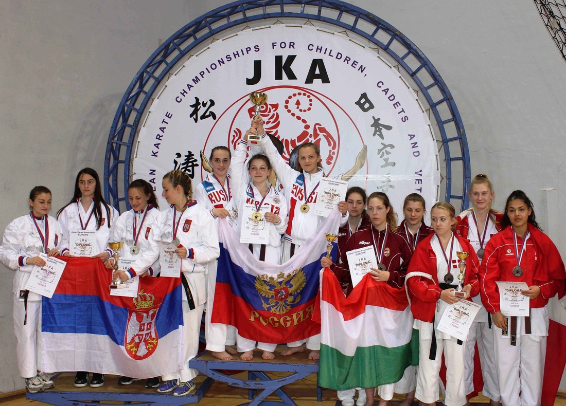 Российские девушки — лучшие в командном кумите среди спортсменок 16-17 лет