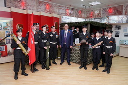 Алексей Завгороднев с воспитанниками Солнечнодольского военно-патриотического клуба «Гром».