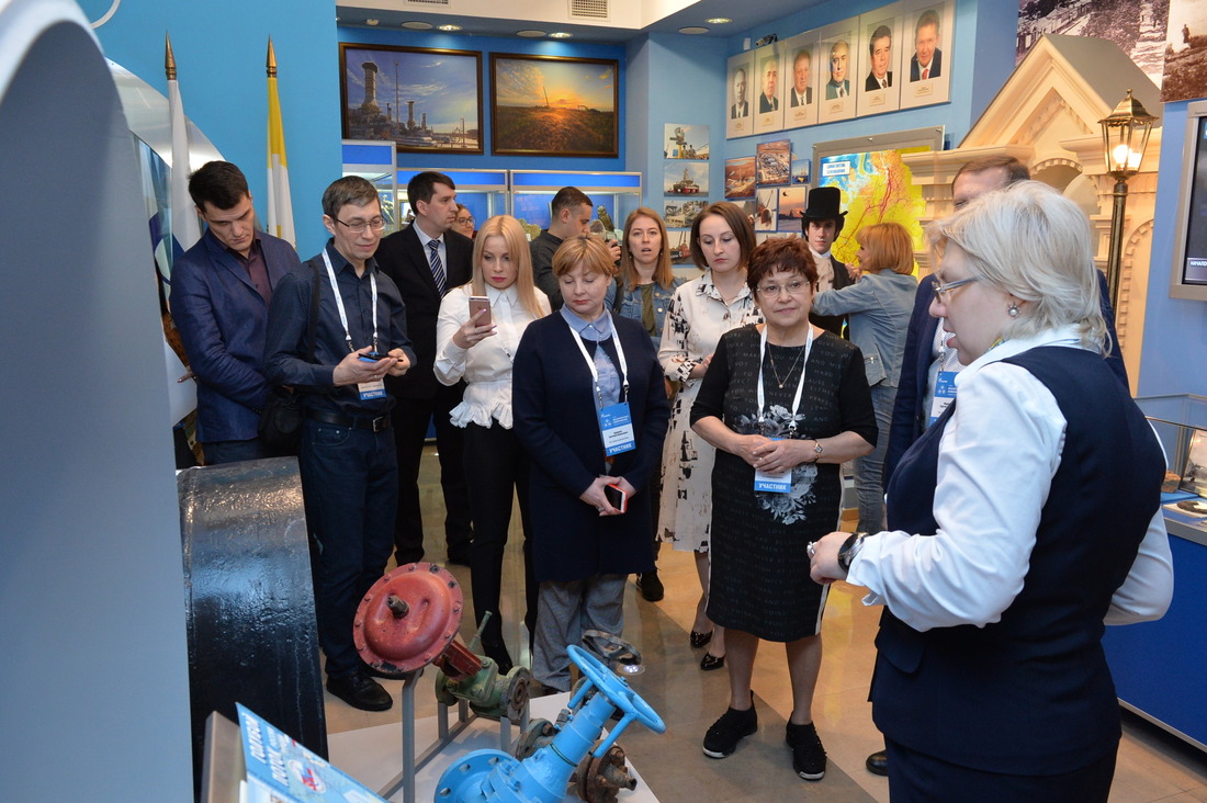 Гости совещания в выставочном зале администрации ООО "Газпром трансгаз Ставрополь"