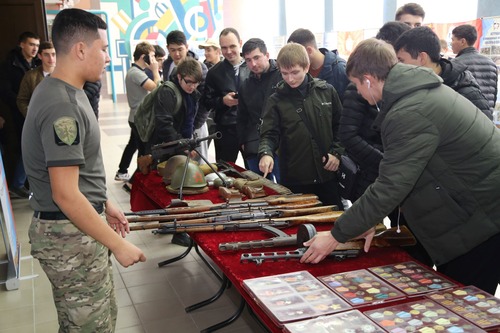 Выставка макетов оружия времен Великой Отечественной войны. Фото Анны Галкиной