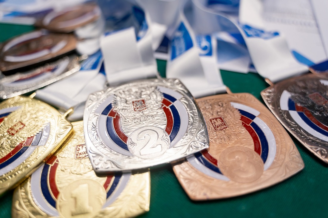 Медали чемпионата Ставропольского края по бильярдному спорту. Фото ФБС СК
