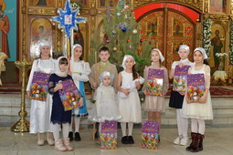 Юные участники благотворительной акции в храме Рождества Христова поселка Рыздвяного Ставропольского края
