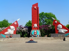 Отремонтированный памятник защитникам Отечества в станице Терской, Республика Северная Осетия-Алания