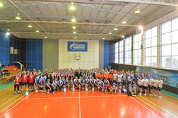 Участники корпоративного турнира по волейболу. Фото Андрея Тыльчака
