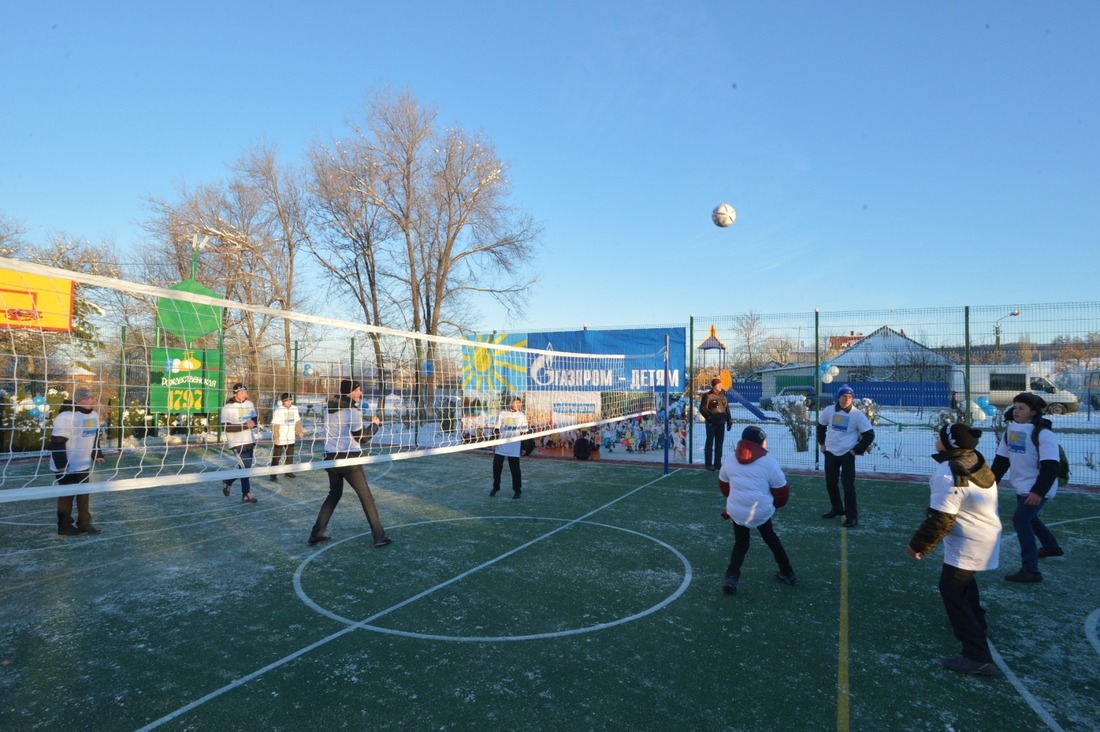 Многофункциональная спортивная площадка открыта в рамках целевой программы «Газпром — детям».