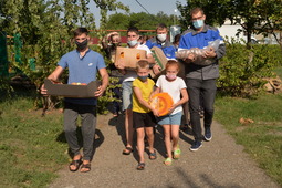 Газовики и юные воспитанники детского дома смешанного типа села Надежда Ставропольского края