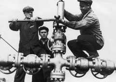 Подготовка новой скважины к работе, конец 1950-х годов
