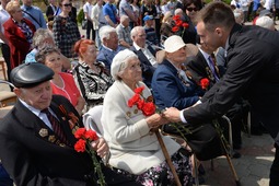 Молодые работники Общества поздравляют ветеранов с Днем Победы