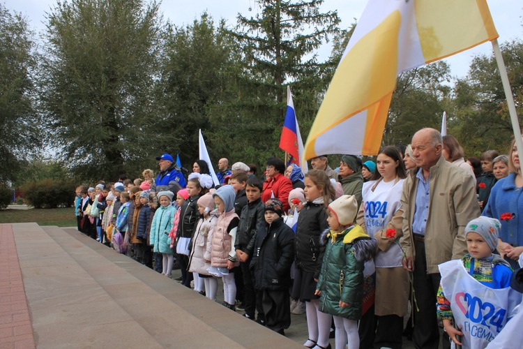 Торжественный митинг в селе Привольном.