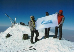 Группа альпинистов на вершине Арарата
