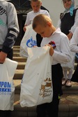Юный участник благотворительной пасхальной акции. Фото Владимира Коваленко