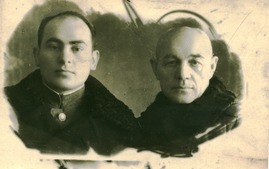 Николай Лазутин (слева) со старшим братом Захаром, 1946 год