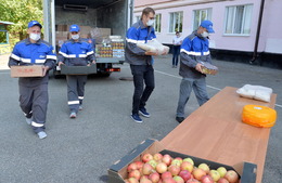 Газовики передают продуктовые наборы в санаторную школу-интернат села Подлужного Ставропольского края