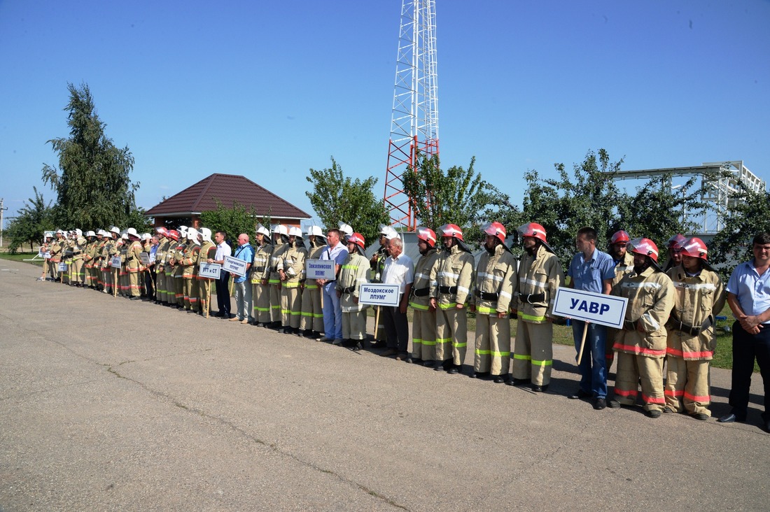 Торжественное построение команд добровольных пожарных дружин