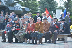 Ветераны Великой Отечественной войны на митинге в п. Рыздвяном